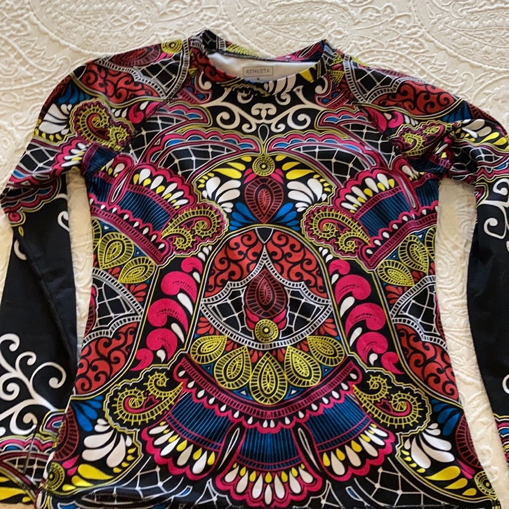 ATHLETA super cute colorful top